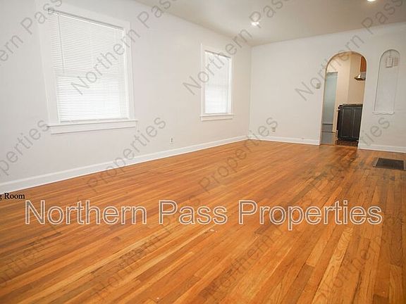 3rd image of 4416 La Luz Ave