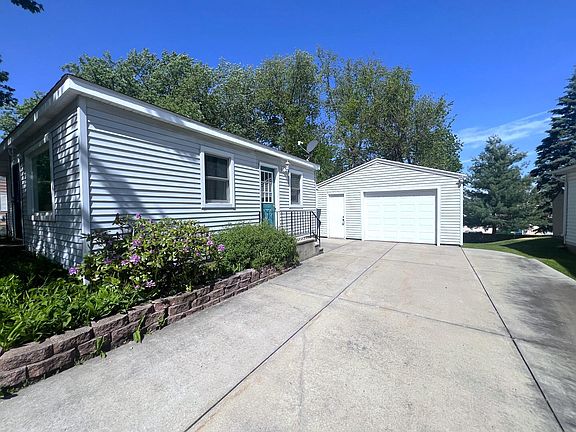 3rd image of 321 Cameo Ave