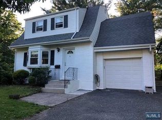 11 Lake Rd, Demarest, NJ 07627