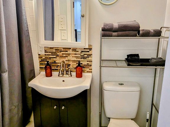 3rd image of 8710 Oak St #1A
