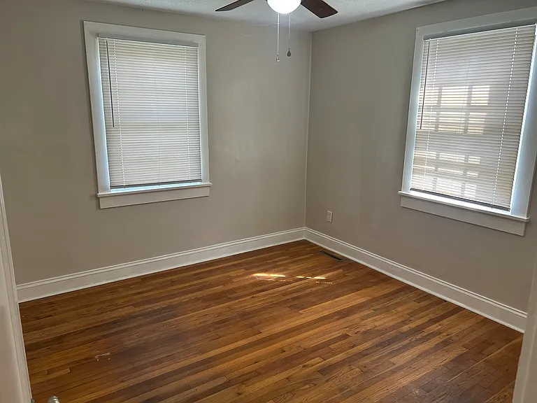 1331 Parkview Cir — Photo 14