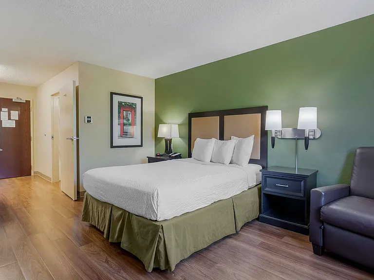 Studio Suite - 1 Queen Bed