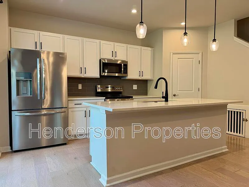 2 bed, 2.5 bath, 1594 sqft, $1,950 — Photo 2