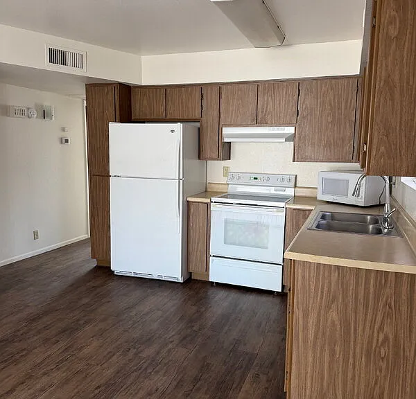 6740 E Dallas St — Photo 10