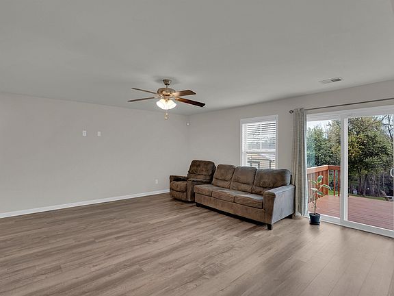 5th image of 275 Niblick Dr