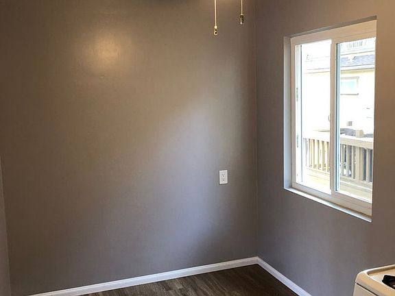 3rd image of 1251 Hornblend St #19