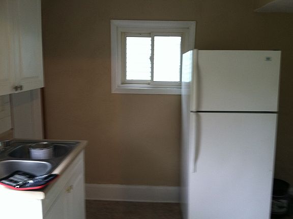 3rd image of 121 Sadie St