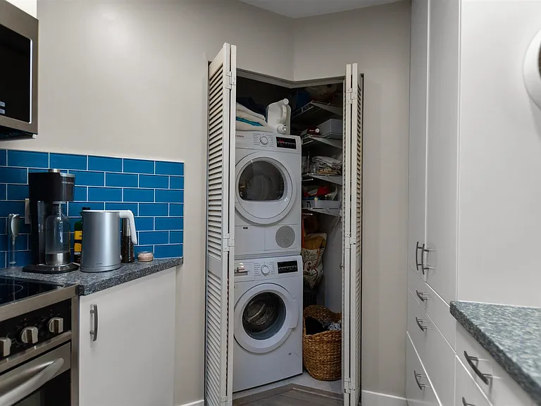 488 Kingsway #Penthouse 414 — Photo 14
