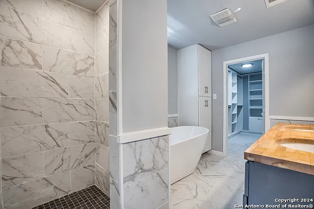 1403 N Ctr — Photo 14
