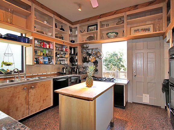 4th image of 117 E Mistletoe Ave