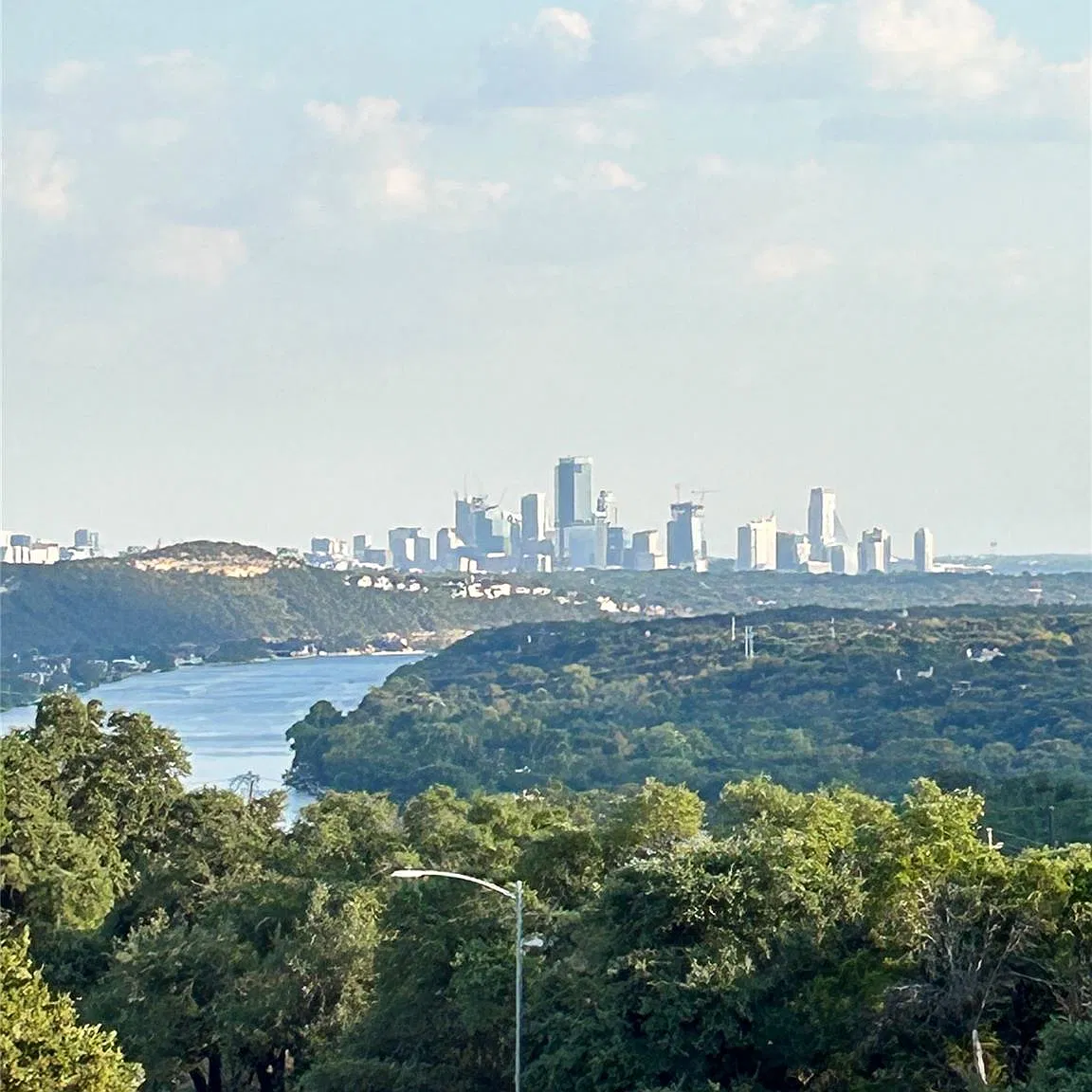 1 bed, 1.0 bath, 706 sqft, $1,295 — Photo 1