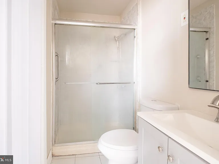 124 Robbins Ave #A — Photo 8