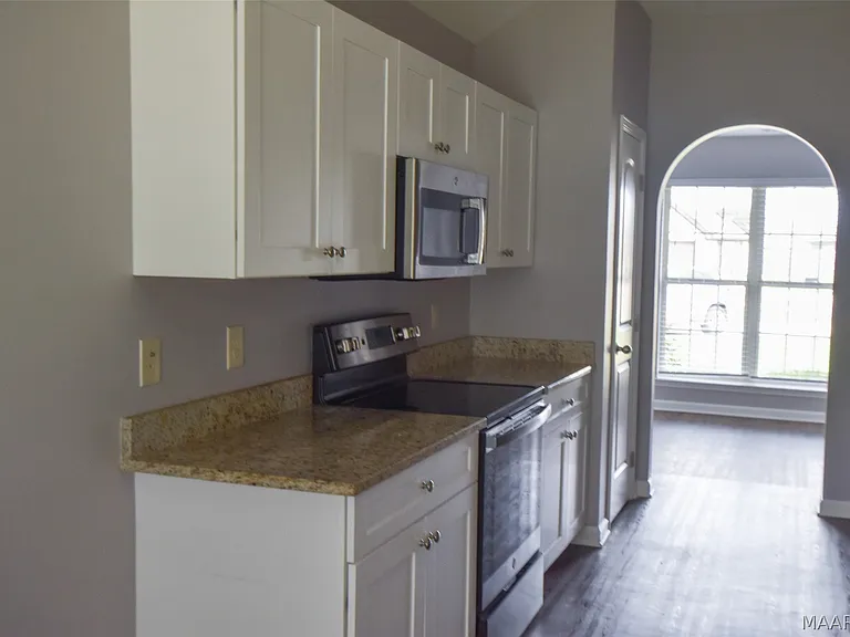 161 Hideaway Ln — Photo 2