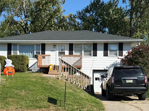 3203 Elm Dr, Urbandale, IA 50322