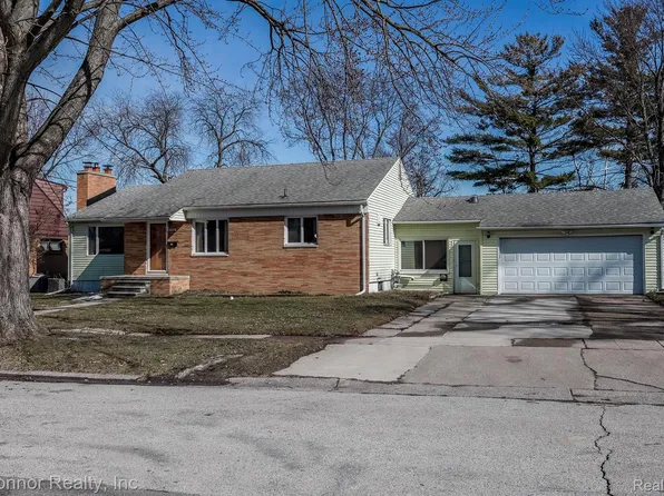 1022 17th St, Port Huron, MI 48060