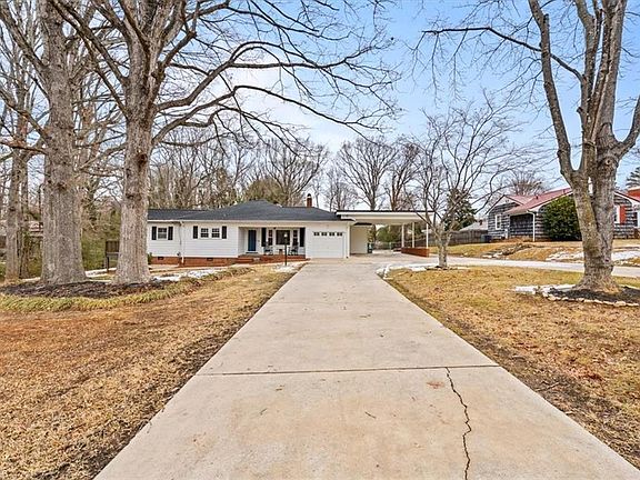 3rd image of 243 Hawthorne Dr