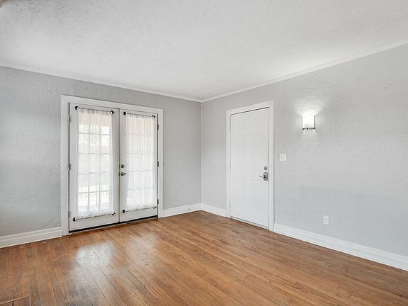 5th image of 817 East Dr #1/2