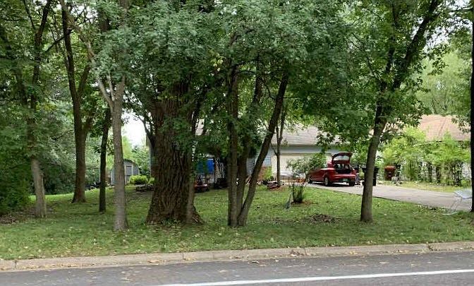 2nd image of 2589 Ariel St N