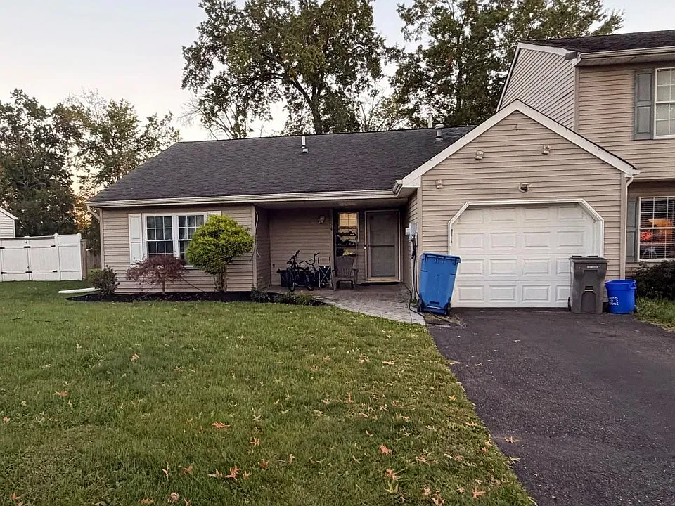 154 Zwolak Ct