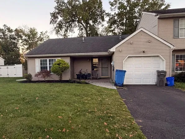 154 Zwolak Ct, South Plainfield, NJ 07080