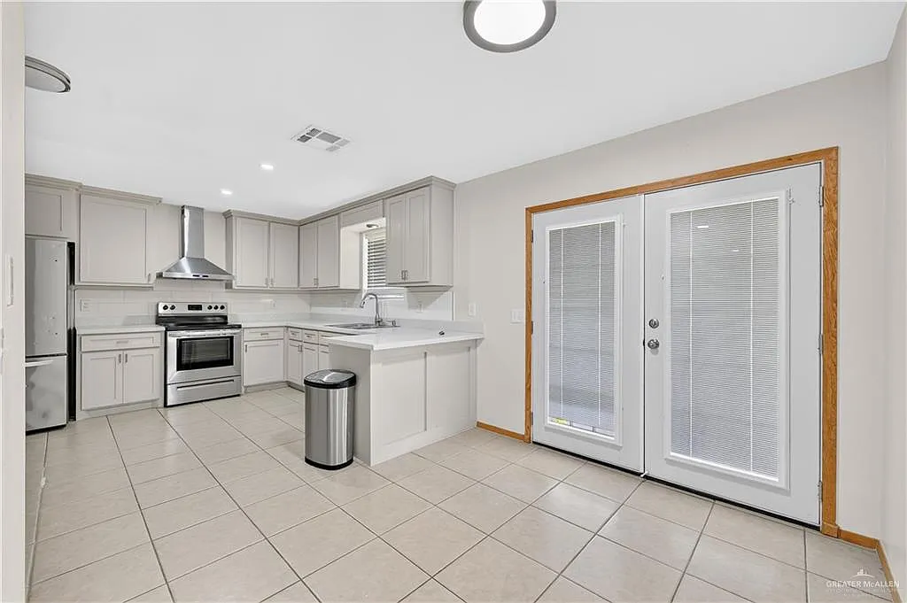 2 bed, 1.5 bath, 4158 sqft, $1,300 — Photo 4