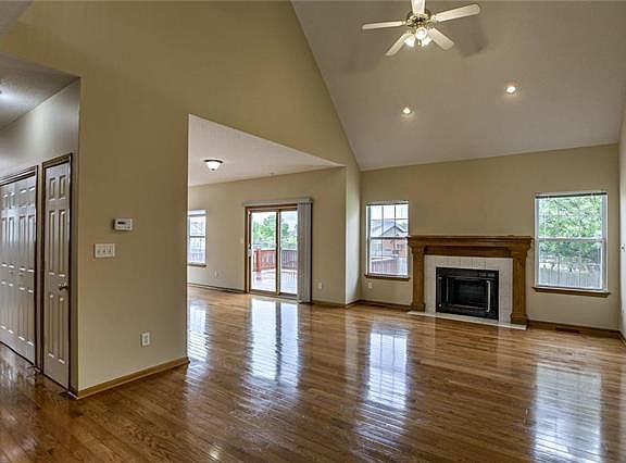 3rd image of 1313 SE Rosehill Dr