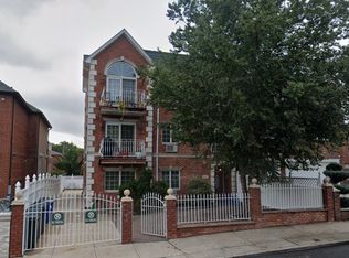 20-61 49th St #1F, Astoria, NY 11105