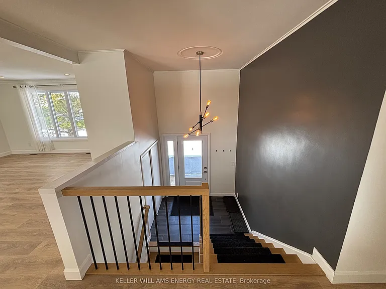 497 Wellington Main St — Photo 20