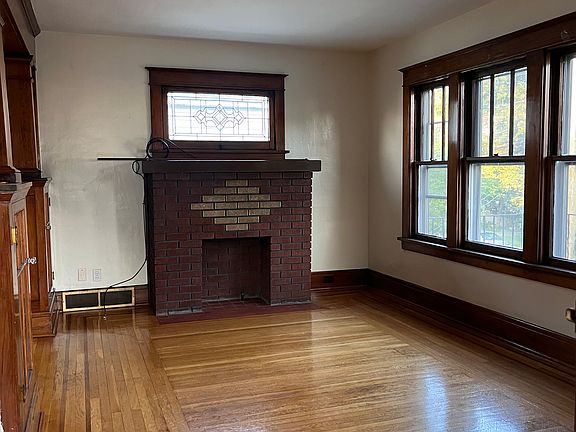 2nd image of 46 Pomona Pl Unit 2