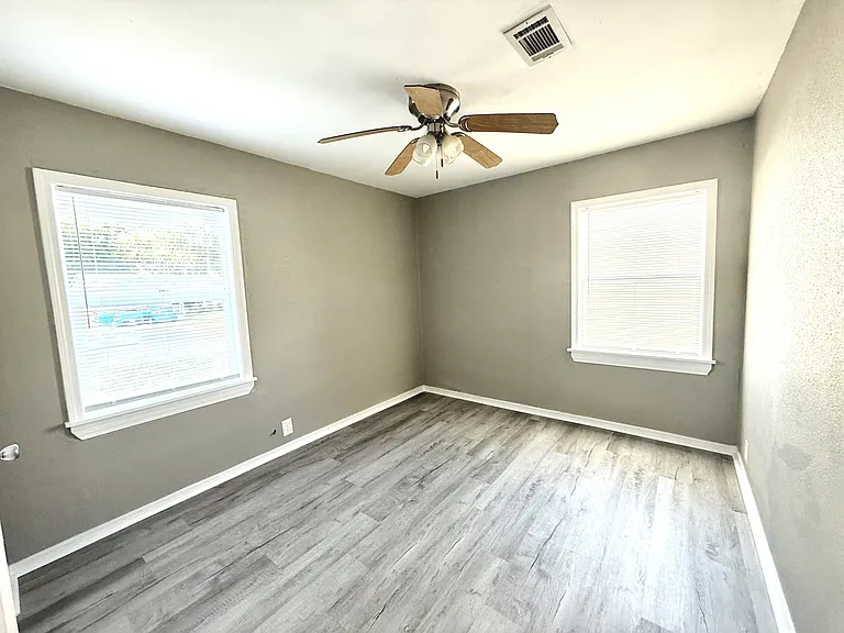 404 Ash St — Photo 11