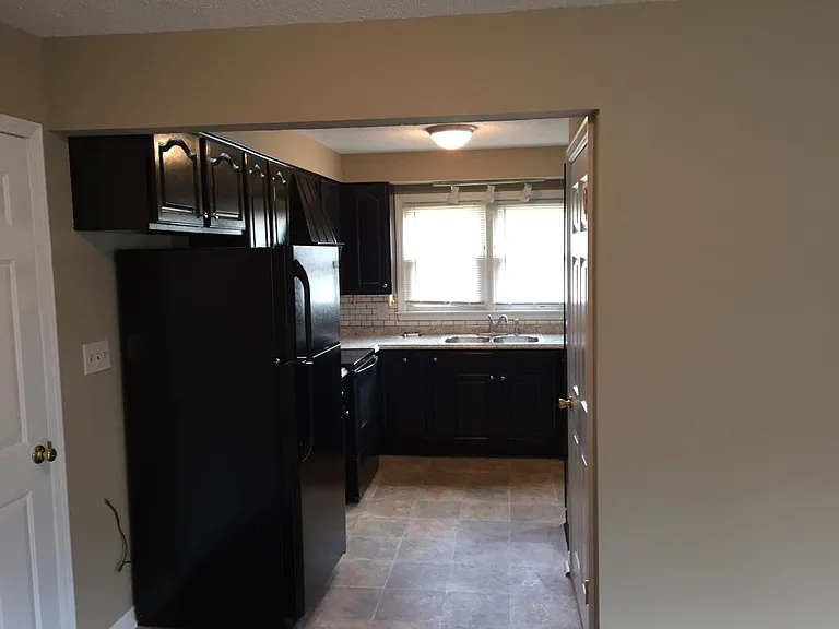 6213 N Woodland Ave — Photo 4