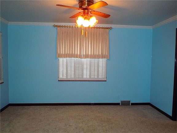 FULL DINING ROOM