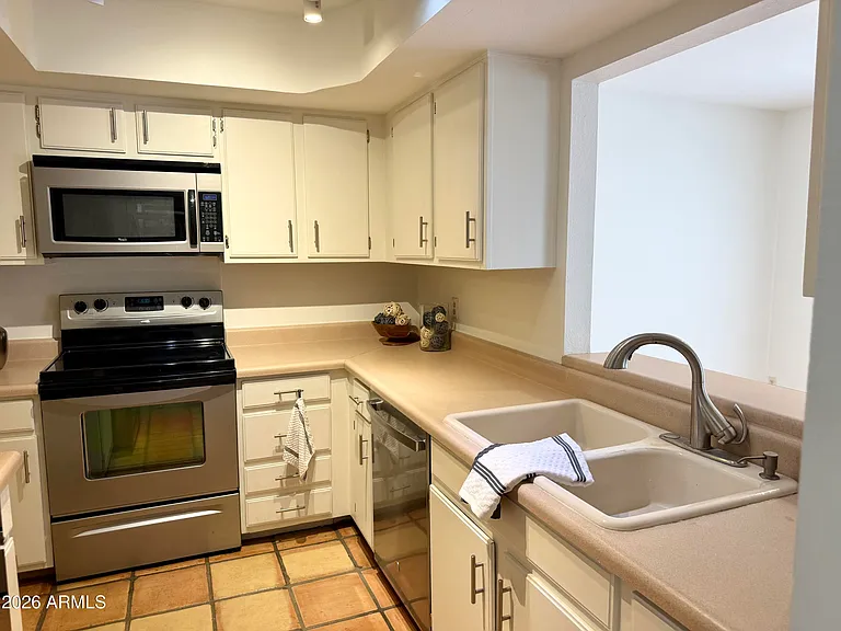 5631 N 79th St #4 — Photo 12