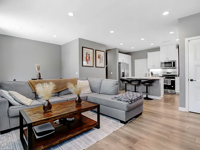 3671 E Moonlight St — Photo 3