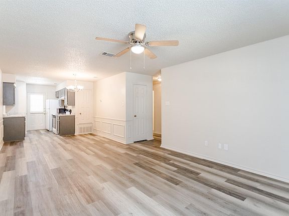 4th image of 3311 W Fm 813 APT A