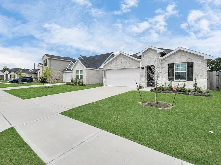 1674 Westway Dr — Photo 2