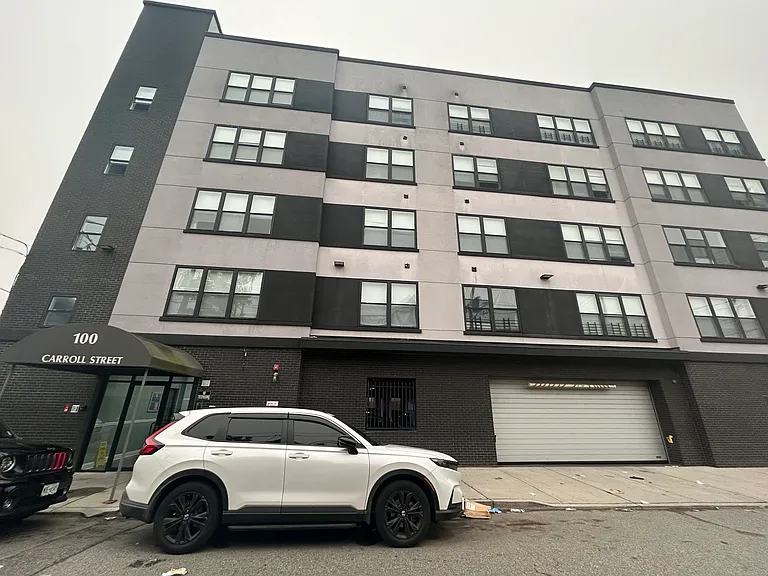 100 Carroll St #404 — Photo 1