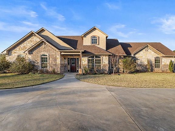 2nd image of 2604 Holly Dr