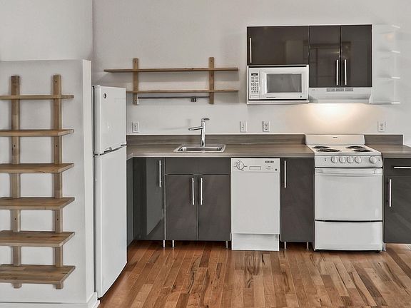 5th image of 1313 Cuming St APT 404