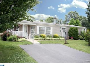 28 Greenbriar Ct, Harleysville, PA 19438