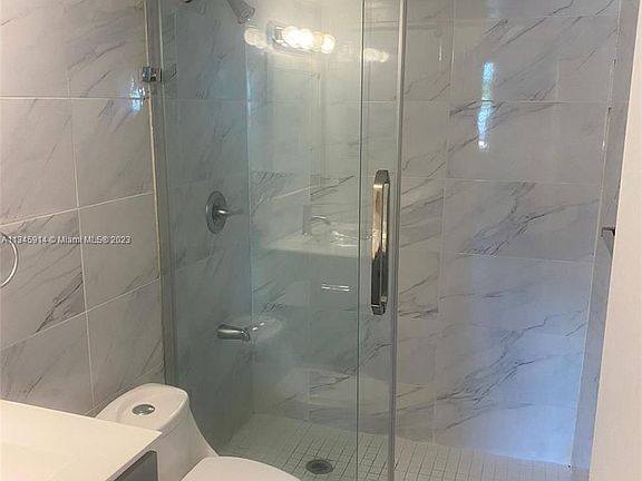 4th image of 3755 NE 167th St APT 3