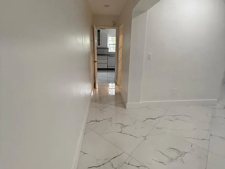 2080 NE 185th St — Photo 14