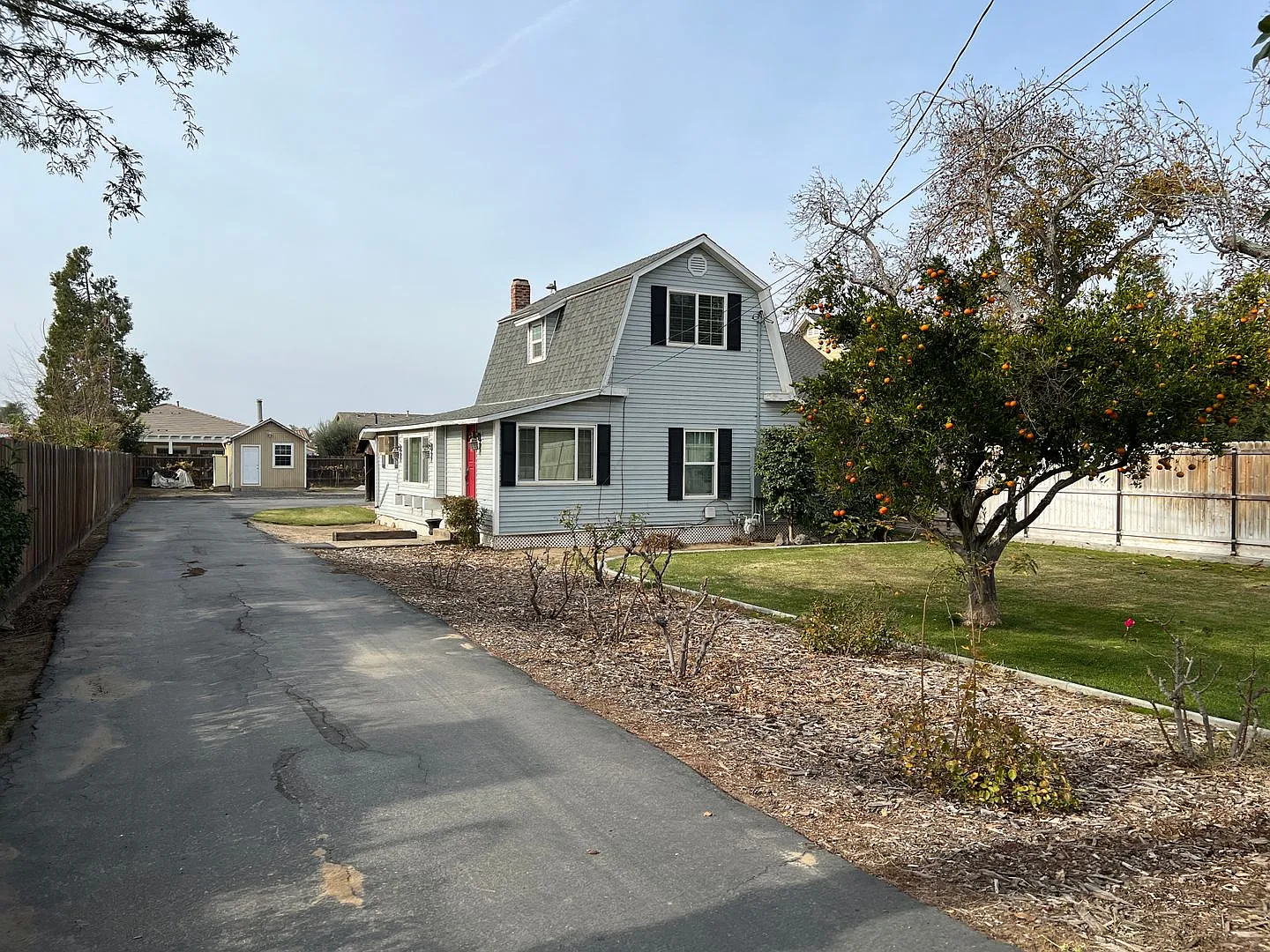Nostalgic 3-bedroom Farmhouse in Hughson! — Photo 3