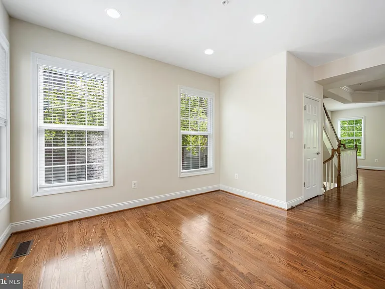 8341 Broderick Cir — Photo 16