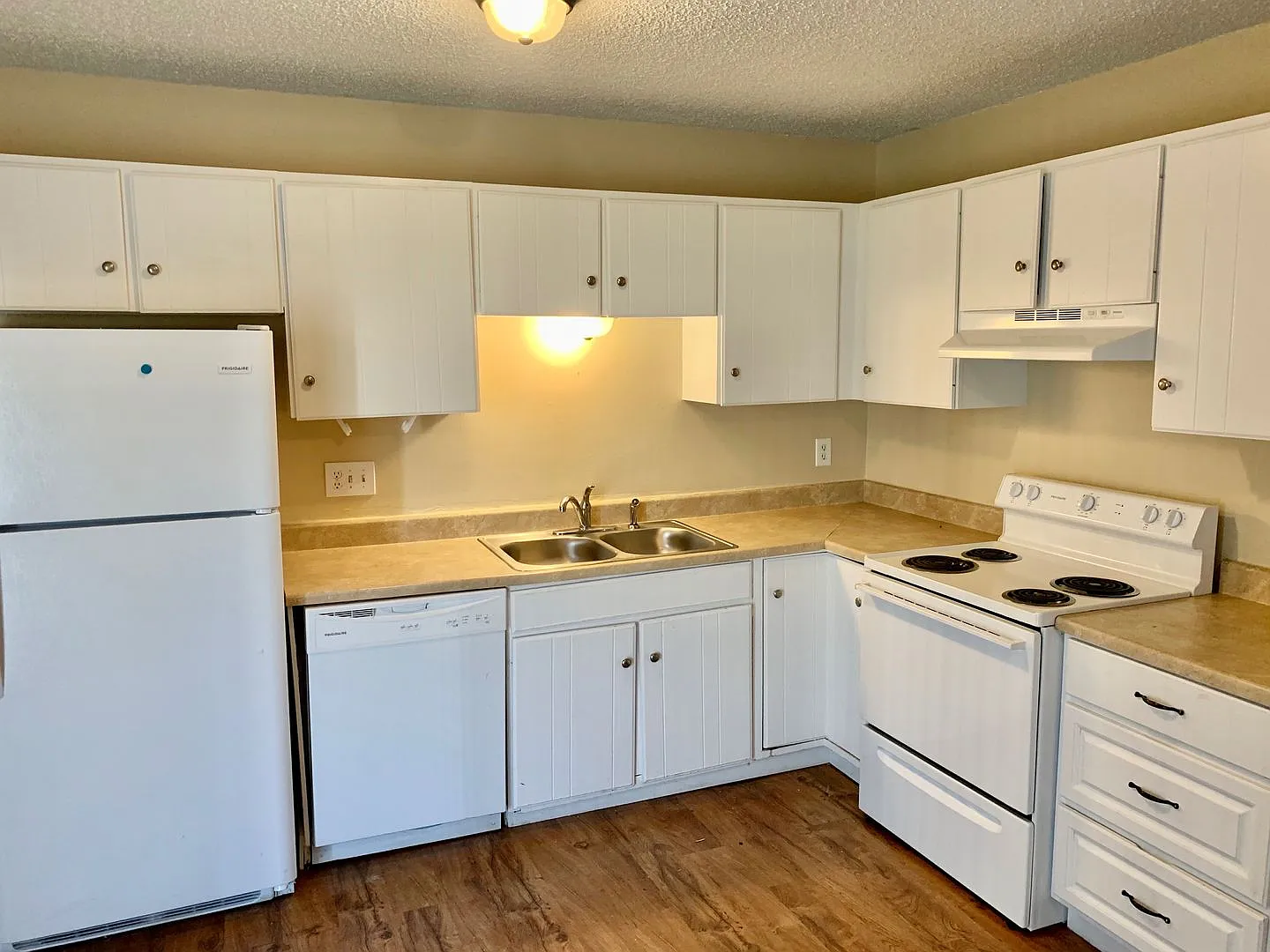 Spacious 3 Bedroom — Photo 4