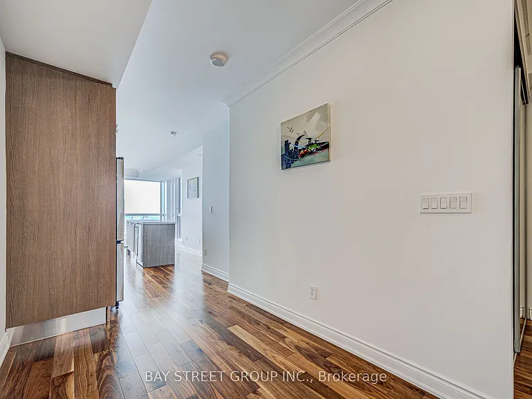 388 Yonge St #6701 — Photo 5