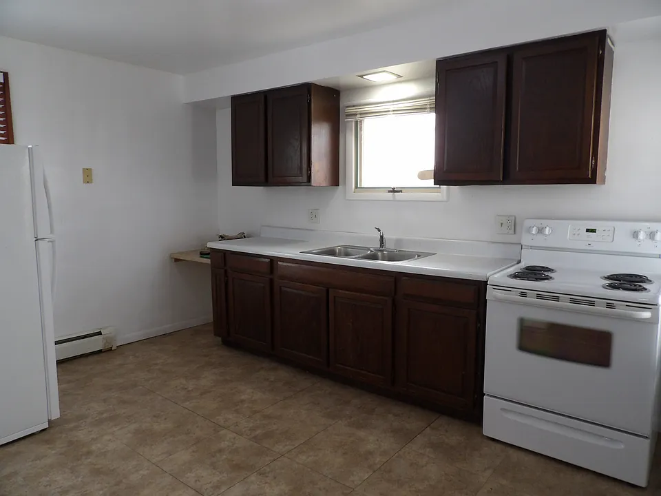 142 East St #C