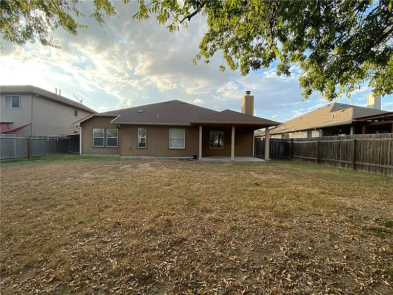 1413 Haley Gray Dr — Photo 20