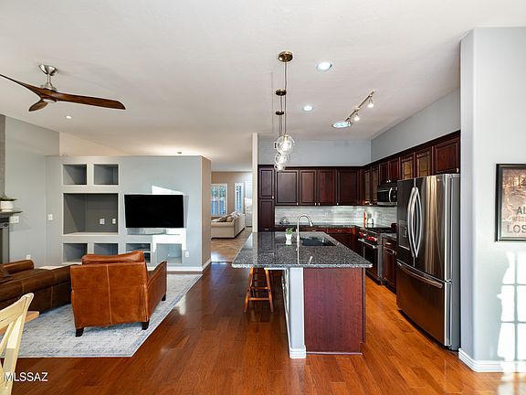 3rd image of 241 W Carlynn Cliff Pl