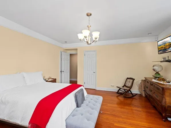 9437 Shore Road image 15 of 28